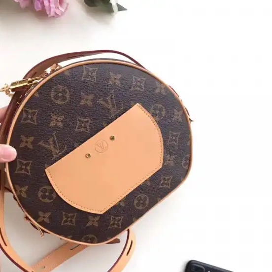 PETITE Louis CHAPEAU BOITE Vuitton 0511